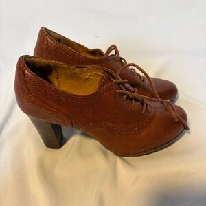 Clarks Women’s Brown Leather Heeled Pumps Size 7.5 Comfort Stacked Heel